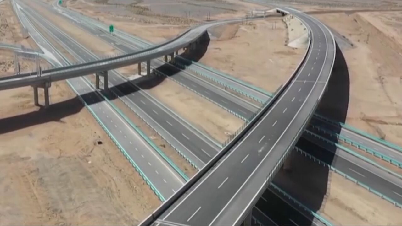 新疆哈密4条公路建成通车,新疆东部形成高速环线