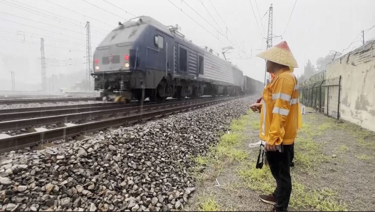 连续强降雨 国铁济南局各工务段彻夜守护