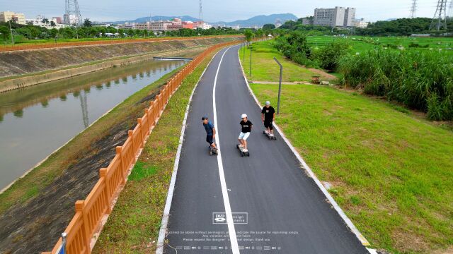 乡间小路 随处都是风景 让我们迎着乡风一起摇摆