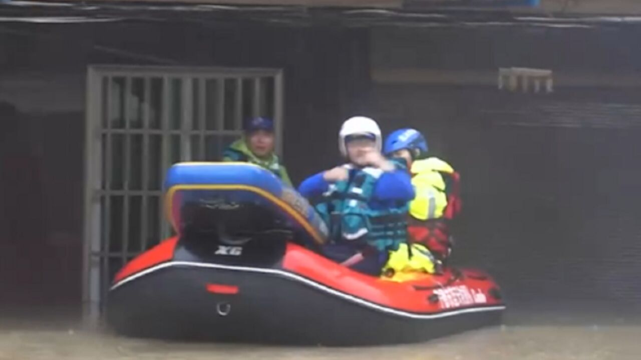 福建宁德遭遇强降雨,致3个村庄被淹,多方开展救援转移工作