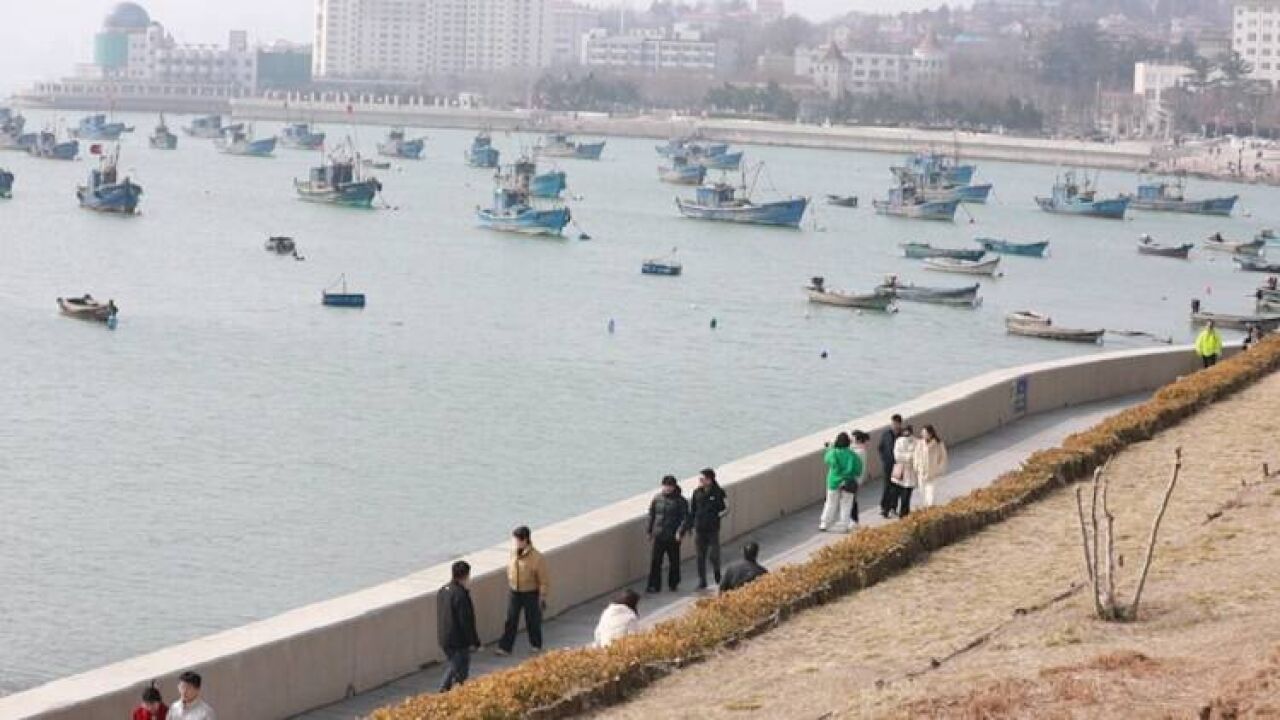 海浪 礁石 渔船……在威海浪漫的海边邂逅别样春节体验