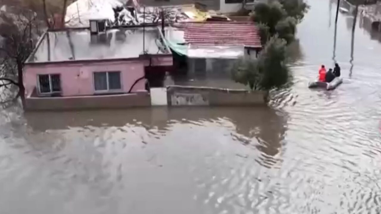 土耳其安塔利亚:暴雨引发洪水,致1人死亡