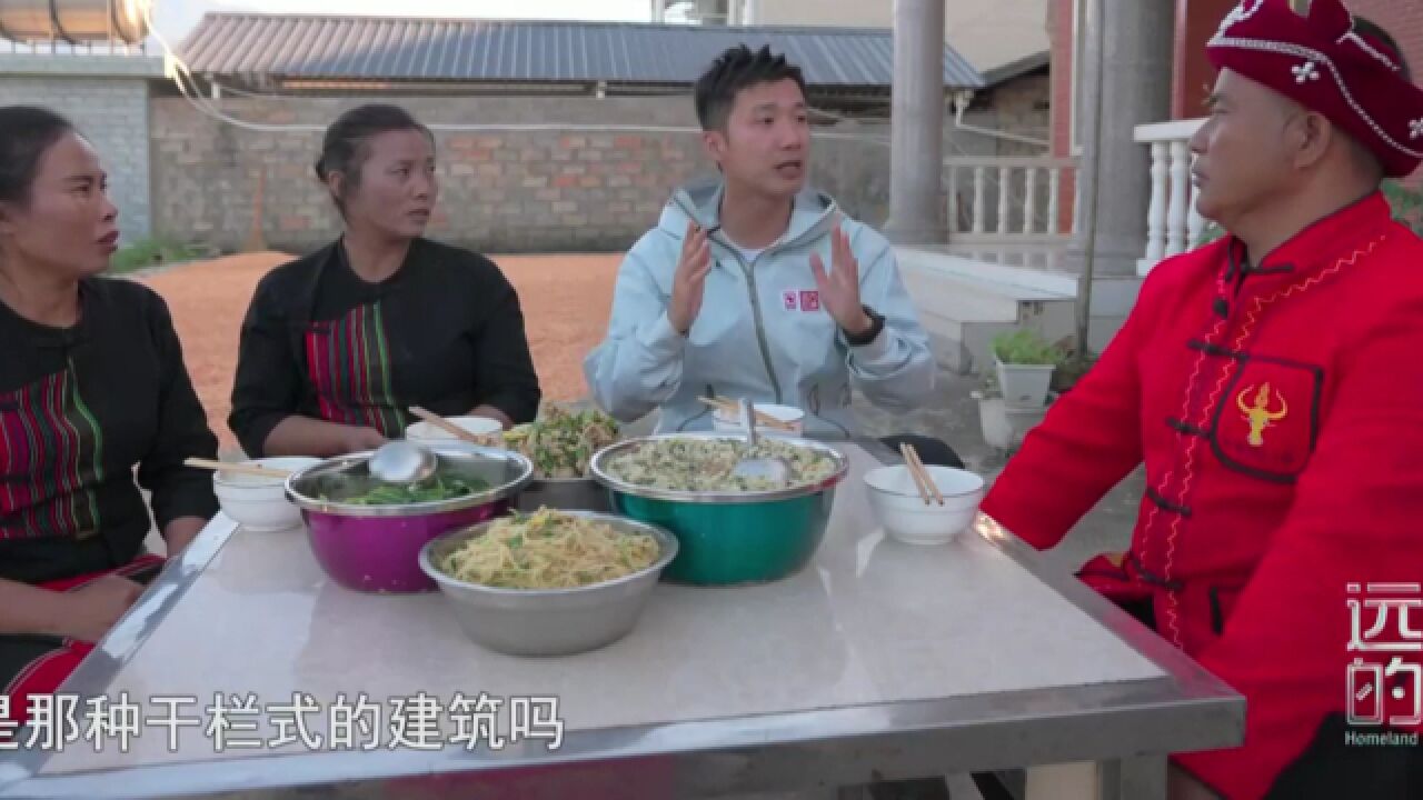 鸡棕陀螺和鸡肉烂饭,不仅展示了佤族兄弟热情豪迈,更是他们留下来的传统习俗