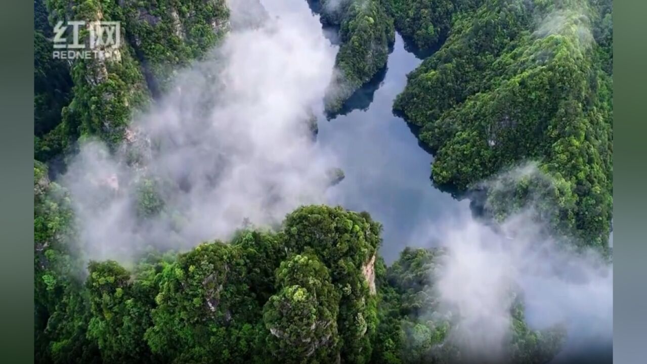 宝峰湖:悬挂在张家界地貌之巅的“空中圣湖”