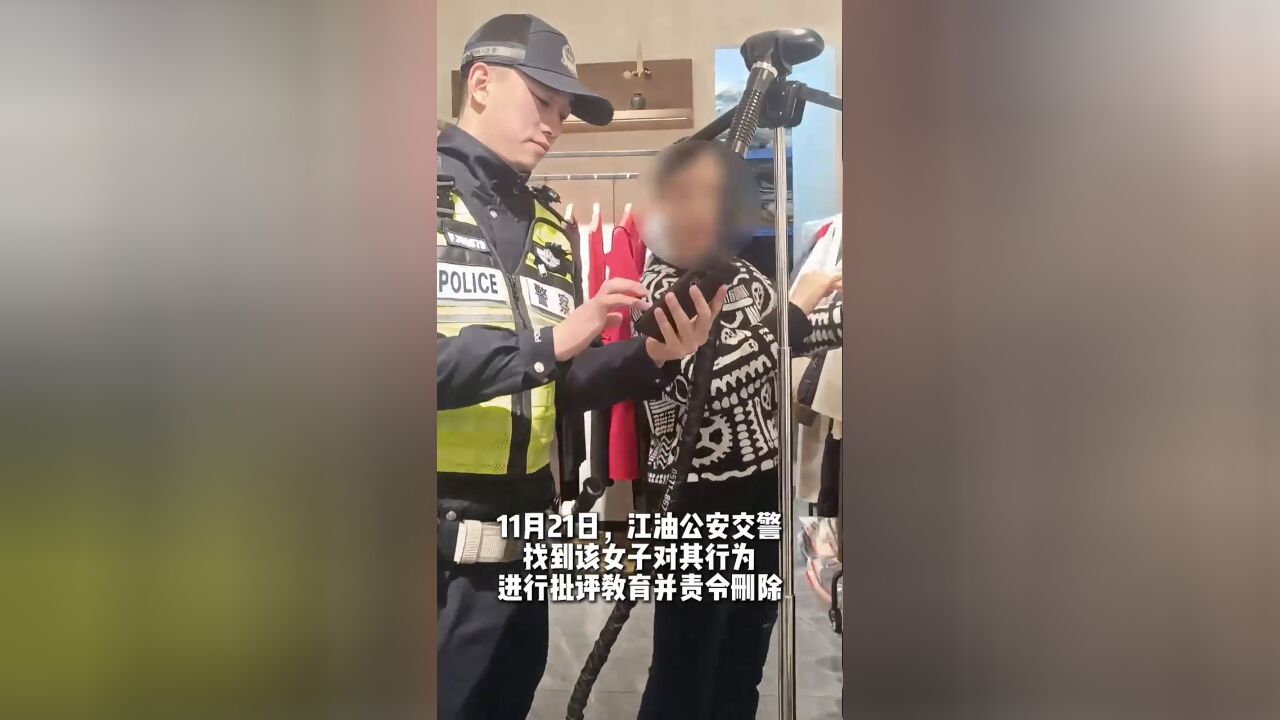 女子在马路中间T台走秀拍视频