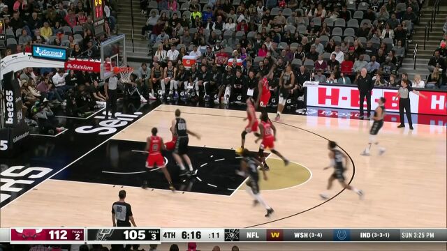 矮壮装甲车无人能挡 约翰逊突破上篮横冲直撞打成2+1