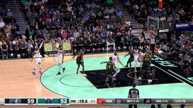 狙击手已就位 拉塞尔手起刀落空位三分命中