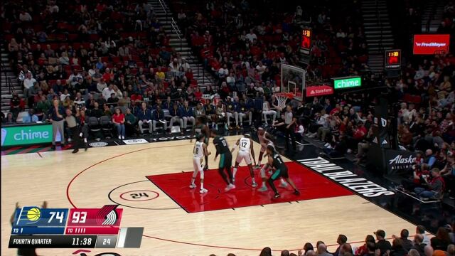 手感准的不像话！西蒙斯外线干拔三分精准制导