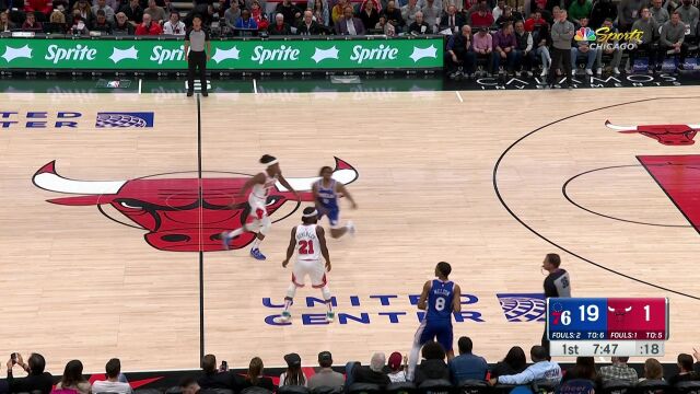 防守等于形同虚设 恩比德双手暴扣+马克西突破上篮连取4分