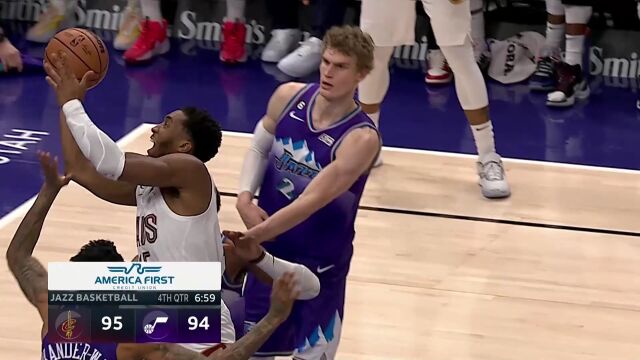 瞬间暴走打崩对手 米切尔天神下凡连续轰下10分