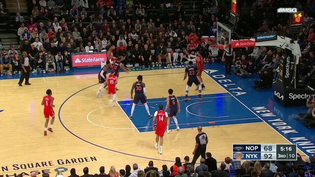 生凿内线 瓦兰转身上篮霸气打进2+1