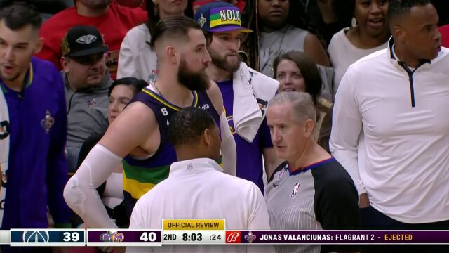 瓦兰肘击吉布森头部 被吹二级恶犯直接驱逐出场