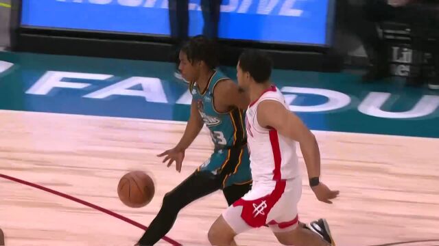 圆脸登顶开防守拉杆得手 艾维力克直冲篮下给予回应