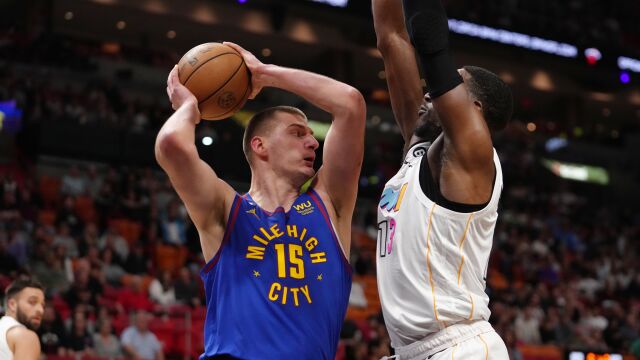 NBA全明星首发约基奇赛季十佳球 鬼魅穿裆戏耍防守