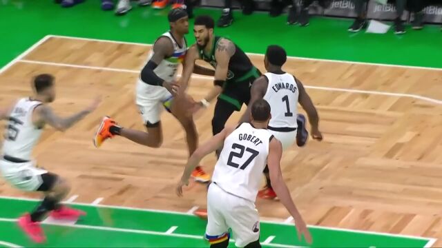 柔和手感简直无解 塔图姆以一敌四抛投打成2+1