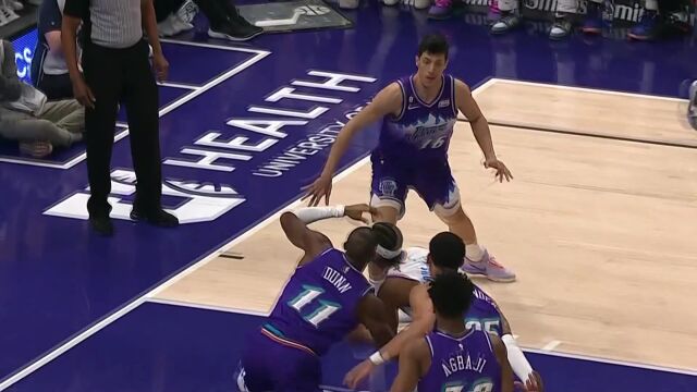 亚历山大硬顶防守 霸气上篮完成2+1