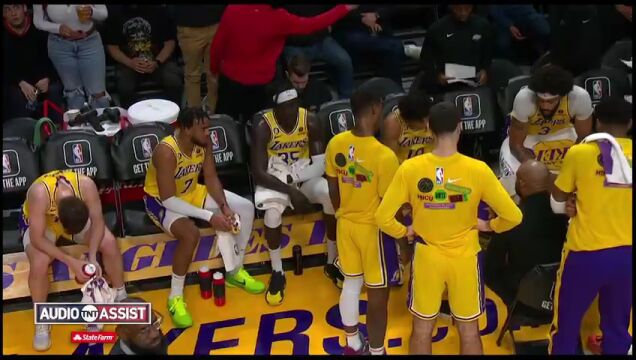 NBA常规赛：雄鹿vs湖人第2节英文原声回放