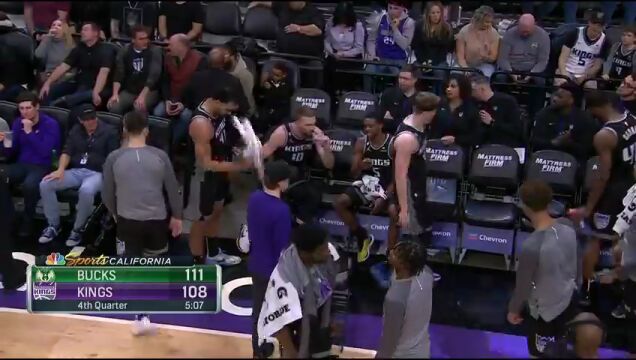 雄鹿vs国王第4节中文解说回放