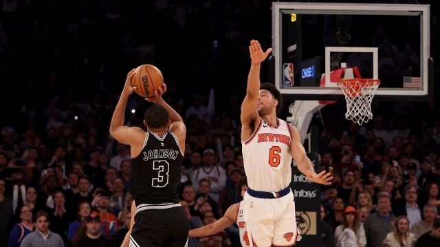 凯尔登vs尼克斯集锦 全场26分 身体强硬屡次打进2+1