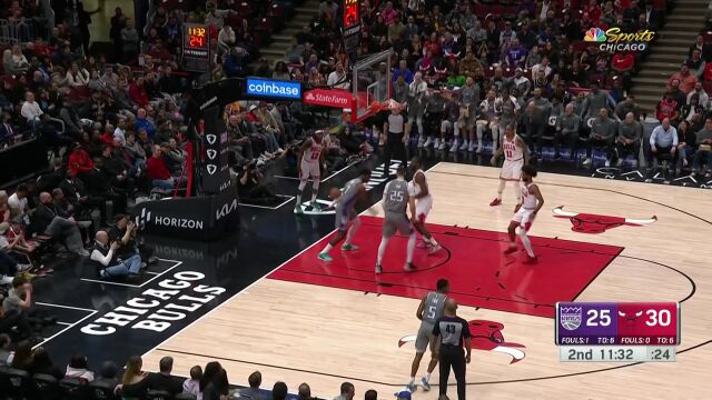 一条龙暴扣！梅图抢下篮板后一路奔袭直捣黄龙