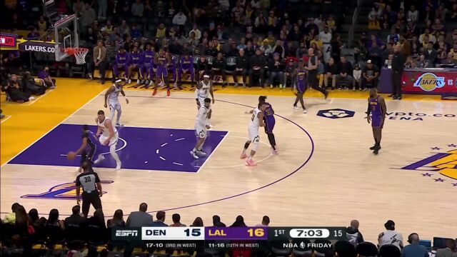 詹眉组合齐发力 两人连续发难为球队扩大优势