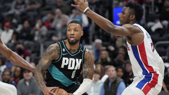 开拓者110-104活塞 利拉德轰大号三双率队挑翻活塞