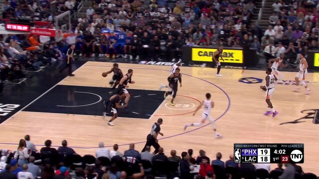 就是这么强硬！威少手感火热大空位三分一箭穿心