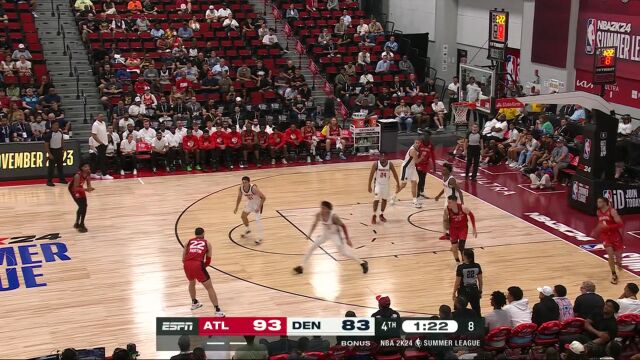 稳扎稳打！马丁风驰电掣突破上篮扩大分差