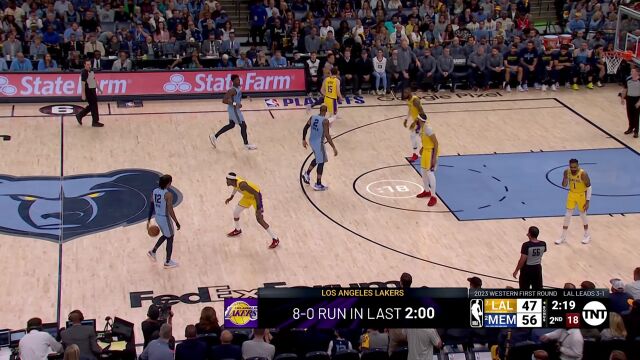 心无畏惧方能翱翔天际！莫兰特隔着浓眉补扣得手惊艳全场