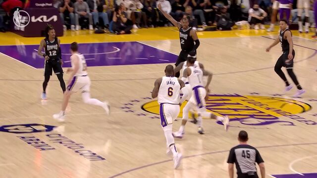 教科书式的反击 湖人全军出击浓眉见缝插针暴扣得手