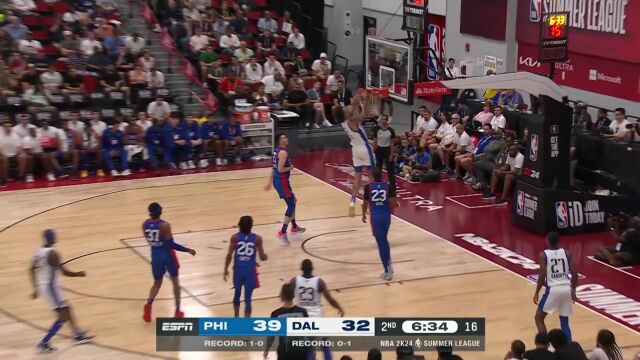 摩尔运筹帷幄送妙传 莱夫利冲入内线空接暴扣