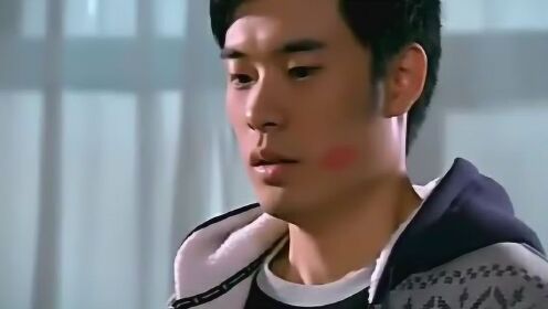 爱情公寓：劳拉单膝下跪向曾老师求婚，却被寻来的众人撞见 - 腾讯视频