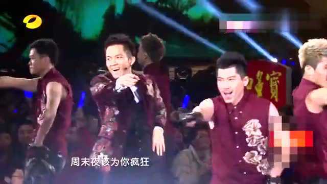 跨年晚会:男神钟汉良倾情演唱《约翰屈伏塔》,没听过你就out了