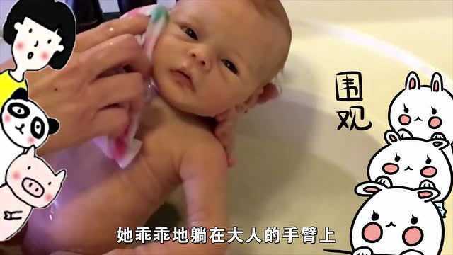 她是永远面无表情的“静止脸”婴儿