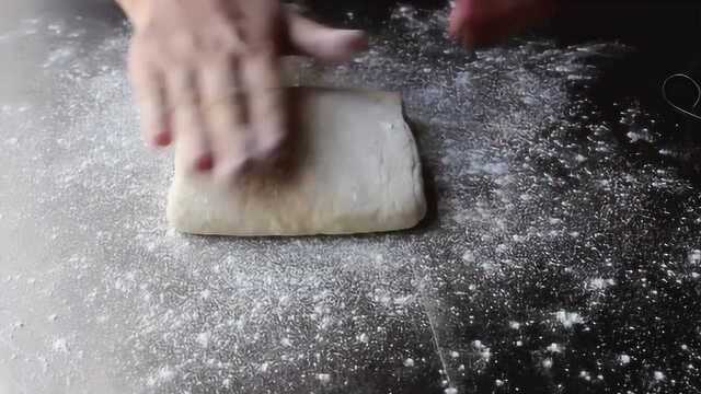 学习如何制作黄油泡芙酥饼!