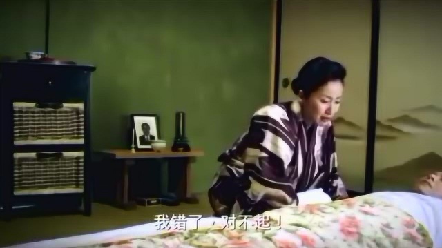 女儿在自己的母亲不能动时这样羞辱她!