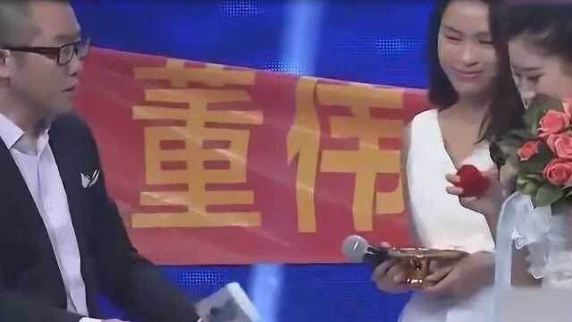 董伟快收了她,美女现场求婚董伟,太厉害了!