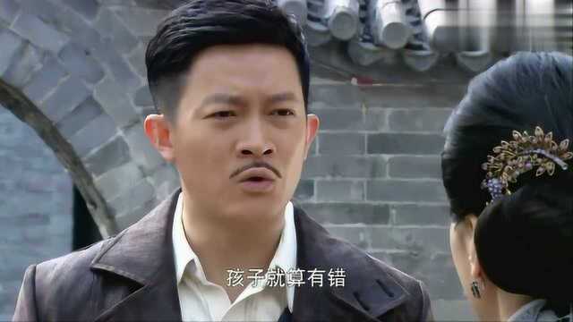 《勇敢的心》小孩被自己娘吊起来打,这表情看着可怜