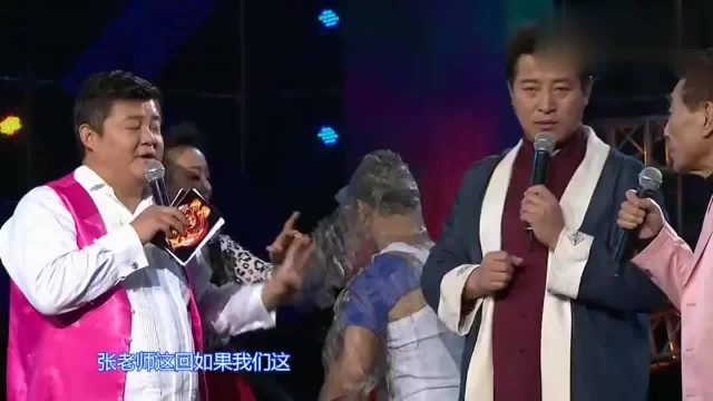 乡村大世界:小伙挑战人体极限,身体导电竟能把纸点着,不可思议