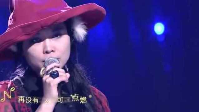 华语流行女歌手许美静,再次演唱经典歌曲《铁窗》,好听