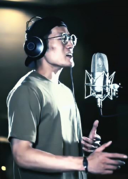 网红小哥翻唱《讲真的》，网友：熟悉的旋律，不一样的听觉感受！