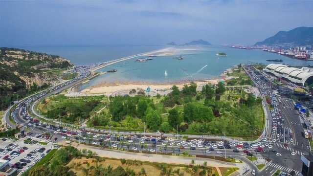 江苏境内建造的一座机场,没有建在苏州,而是建在这个城市中