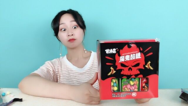 妹子挑战“魔鬼酸糖”,无表情吃酸糖,能挑战成功吗?