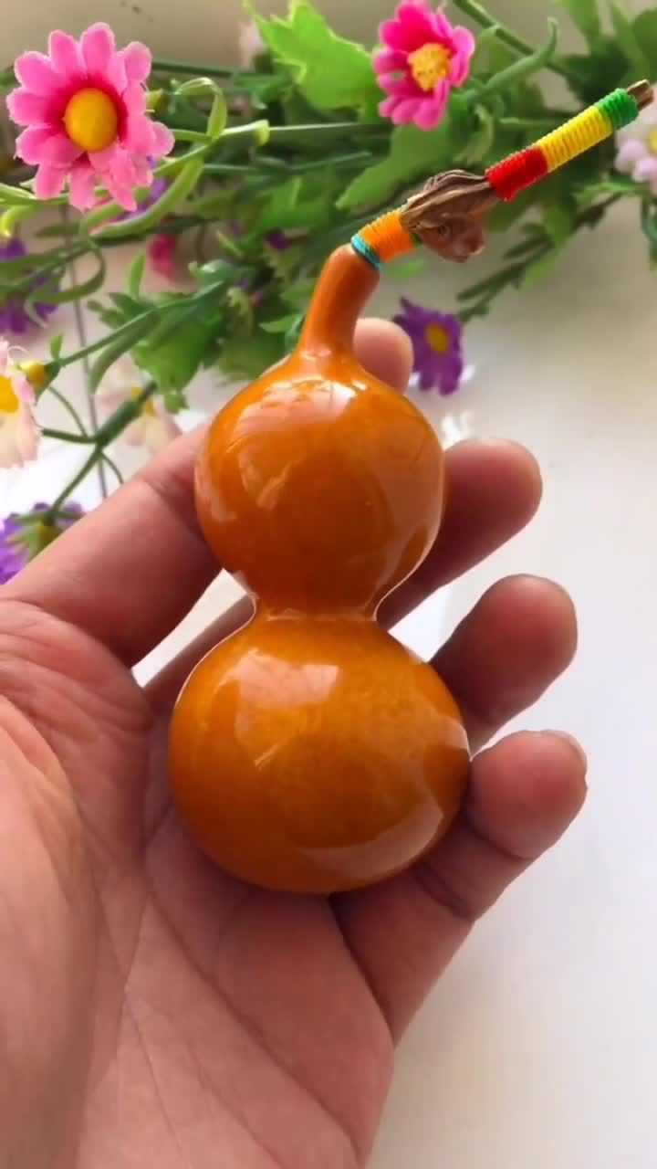 盘了好久的一个小葫芦非常圆润这包浆漂亮不