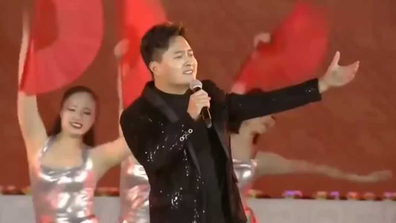 云飞和郭涛合唱龙的传人高亢有力超级好听美女这高音飚的