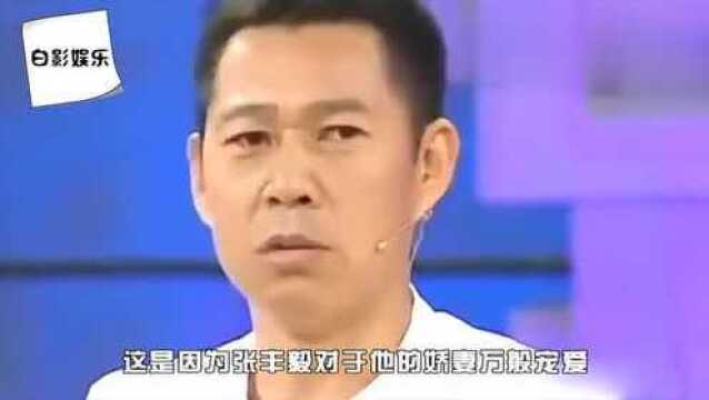 63岁张丰毅娇妻亮相,颜值酷似王祖贤,怪不得放弃吕丽萍!