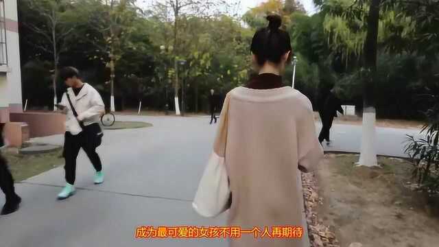 经典热曲《做我女朋友》感染力十足,歌声伤感