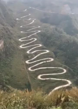 这是谁修的路这么多弯弯，等我有钱了，一定给你扯直！ - 腾讯视频