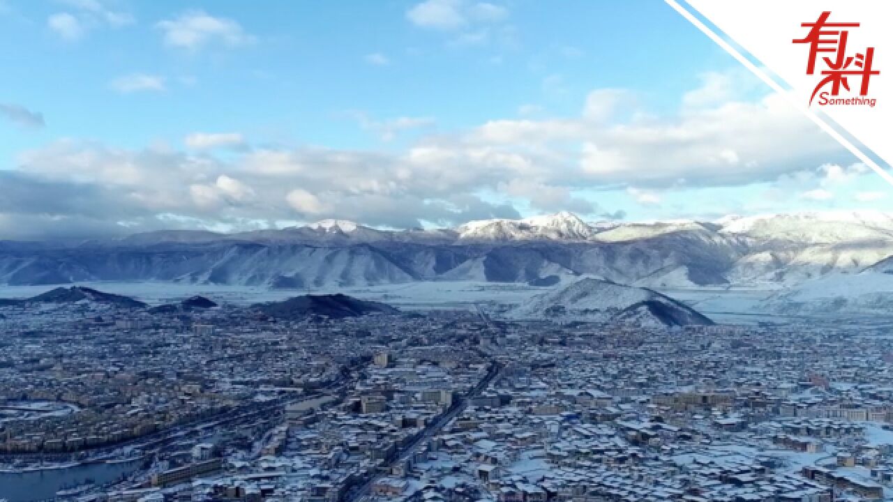 航拍雪中的香格里拉:雪花覆盖整个城市 景色绝美宛如人间仙境