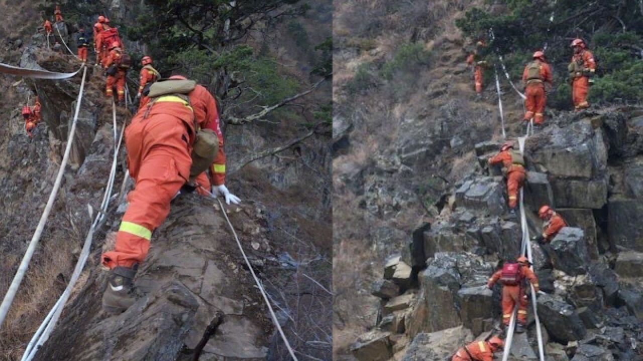 现场!四川境内发生多起森林火灾 消防员攀爬坡度平均为70Ⱖ–�–地形救火